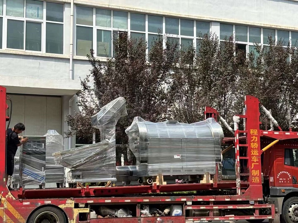 兩米電磁流水線炒原味瓜子全套設(shè)備專車發(fā)往河南商丘 兩米電磁流水線炒原味瓜子全套設(shè)備專車發(fā)往河南商丘